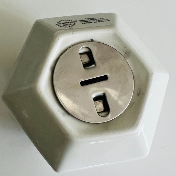 WEDGWOOD "Peter Rabbit"  Ceramic Hexagon Bank - Picture 8 of 9